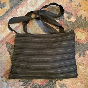 Zip-It crossbody/shoulder bag